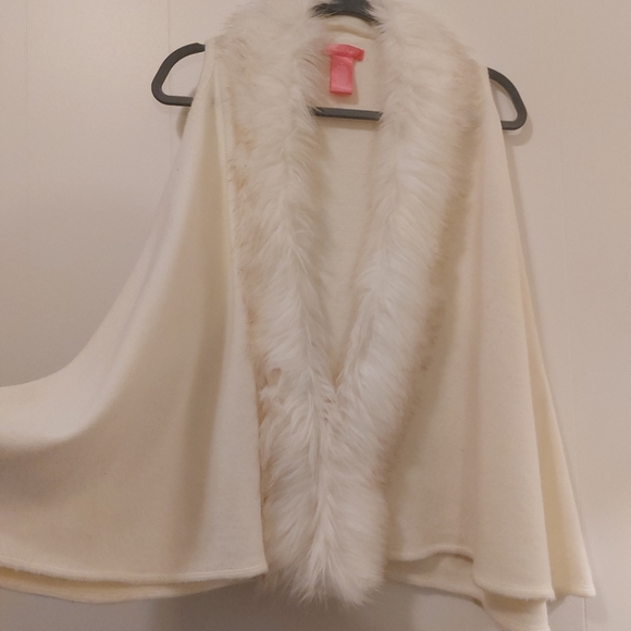 🤍White a-line faux fur vest - Picture 8 of 8